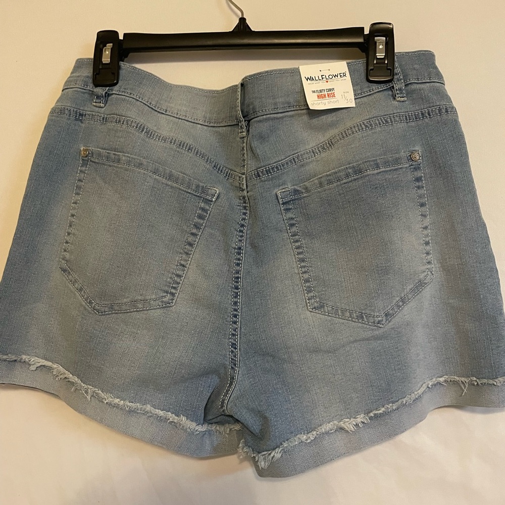 New women’s Wallflower Eco friendly destressed jeans size 11/30 - Picture 4 of 4